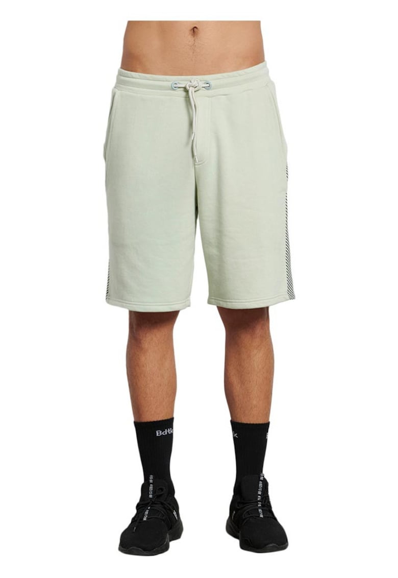 Pantaloni scurti sport barbati model LIFE - talie elastica - imprimeu - gri - 70% bumbac - 30% poliester -