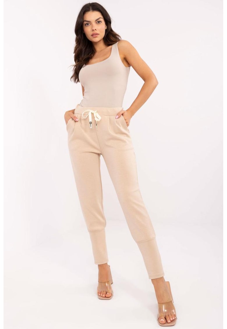 Pantaloni de trening cu pense Pantaloni de trening cu pense