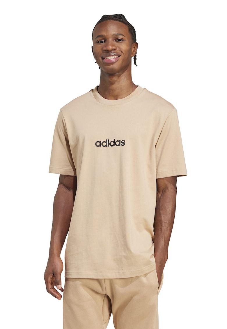 Tricou cu logo si decolteu la baza gatului