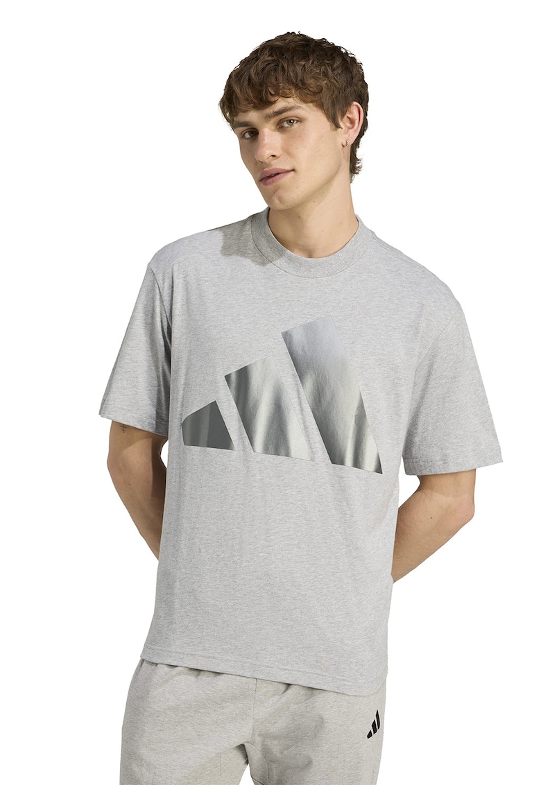 Tricou cu decolteu la baza gatului si imprimeu logo contrastant