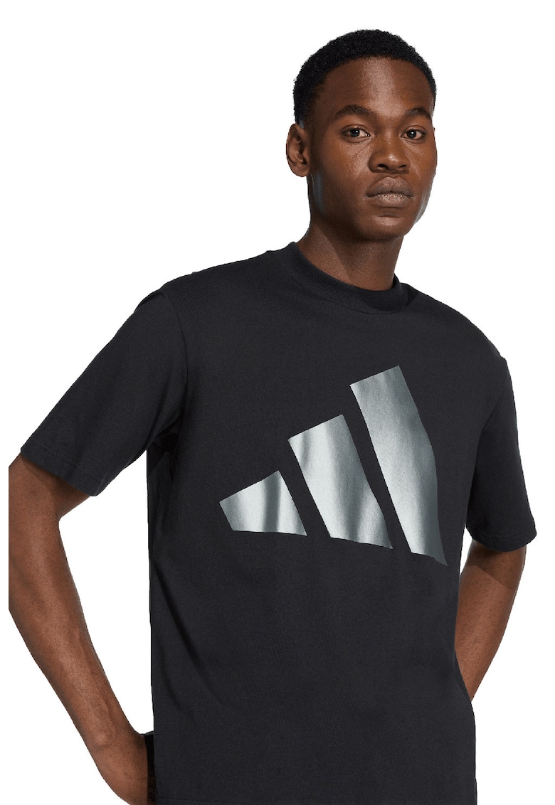 Tricou cu decolteu la baza gatului si imprimeu logo contrastant Tricou cu decolteu la baza gatului si imprimeu logo contrastant