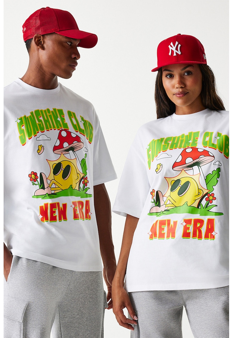 Tricou unisex cu design grafic si decolteu la baza gatului