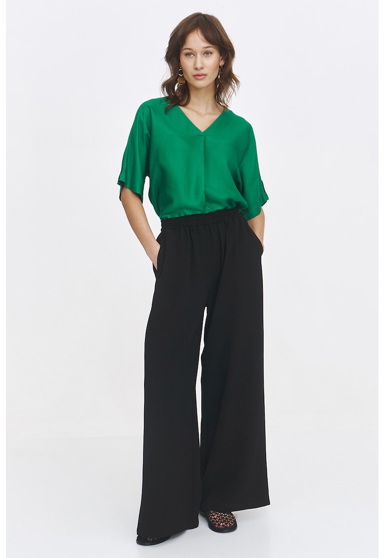 Pantaloni cu croiala ampla si buzunare laterale