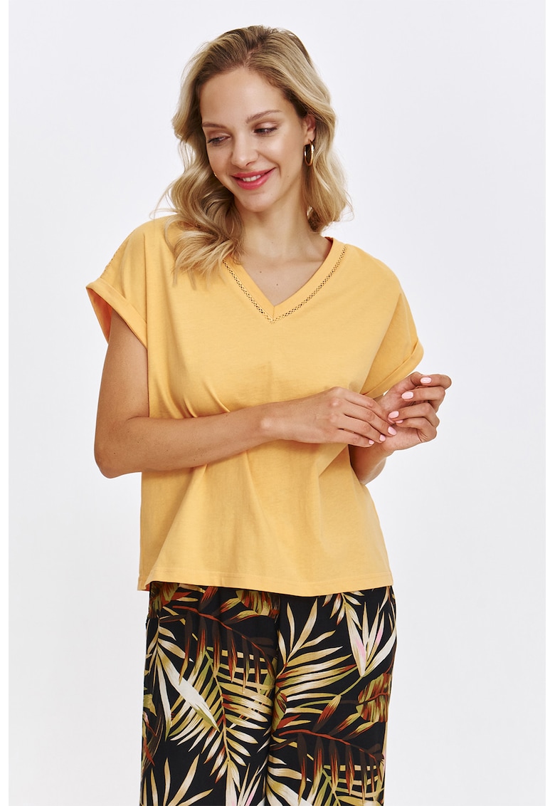 Tricou uni cu decolteu in V - Galben sofran