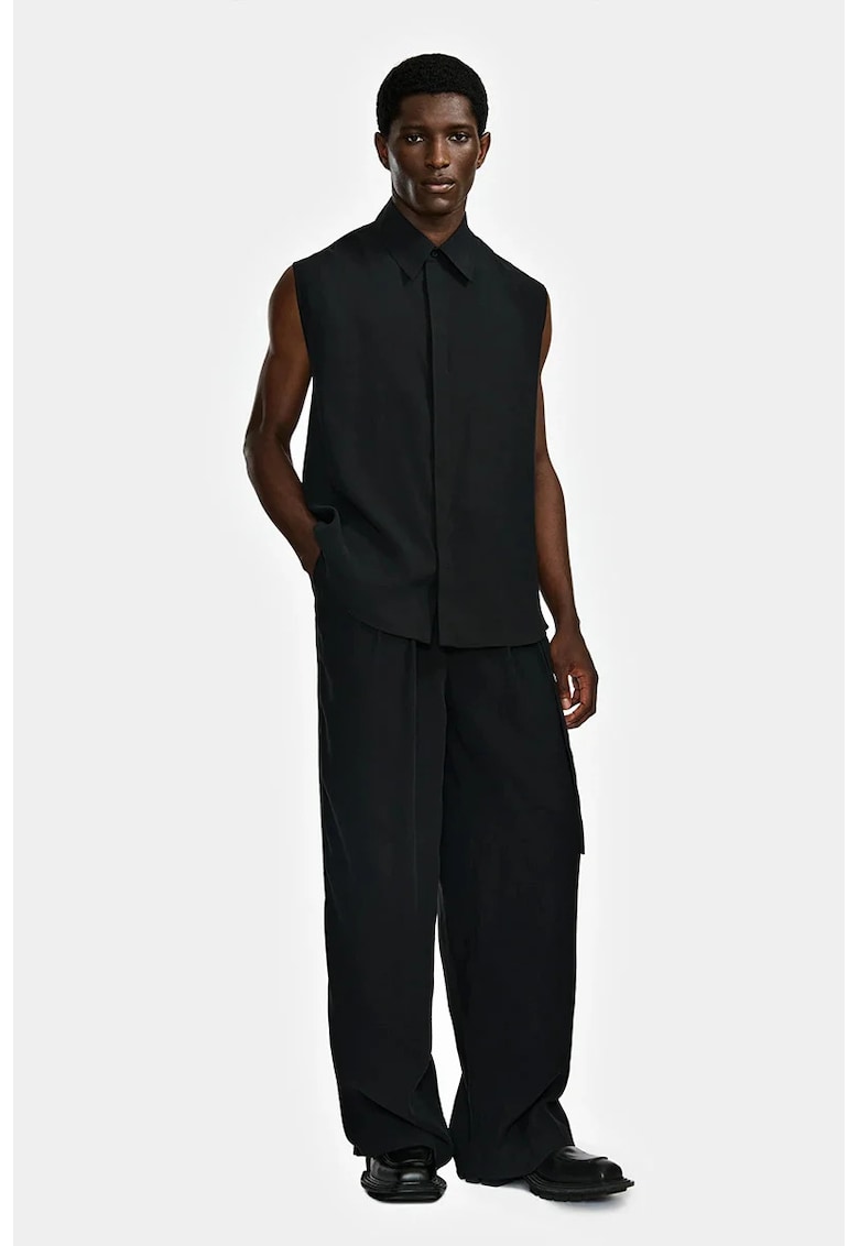 Cămașă fără mâneci cu spatele încrucișat și închidere prin nasturi ascunși