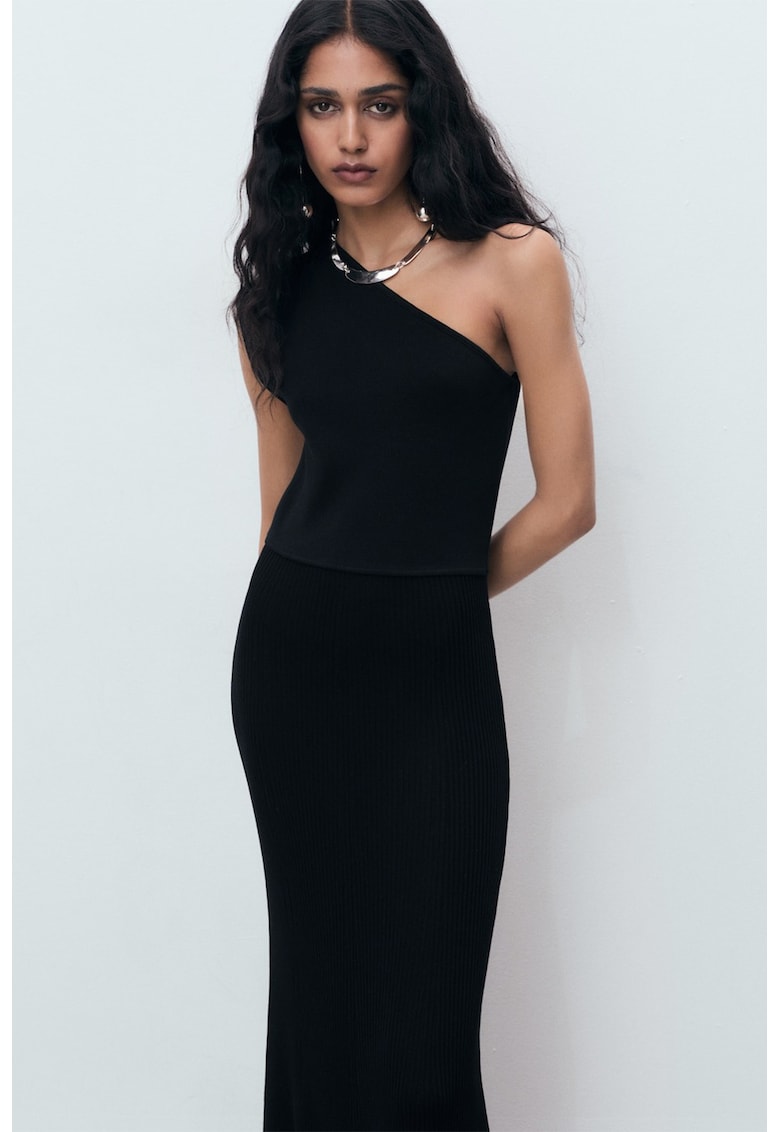 Rochie cambrata cu decolteu pe un umar