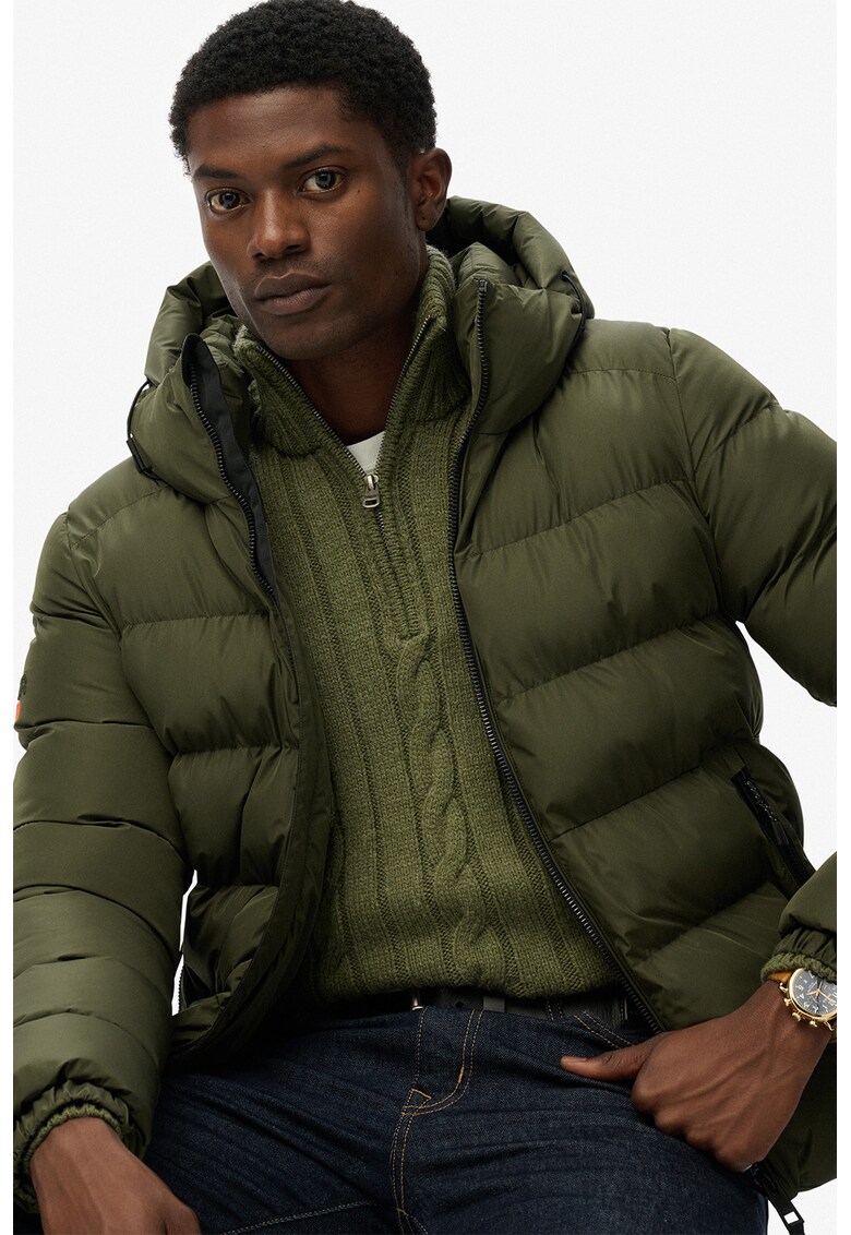 Geaca matlasata cu buzunare cu fermoar