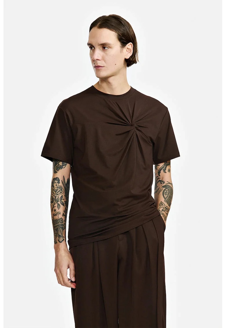 Tricou regular fit cu detaliu frontal - Maro