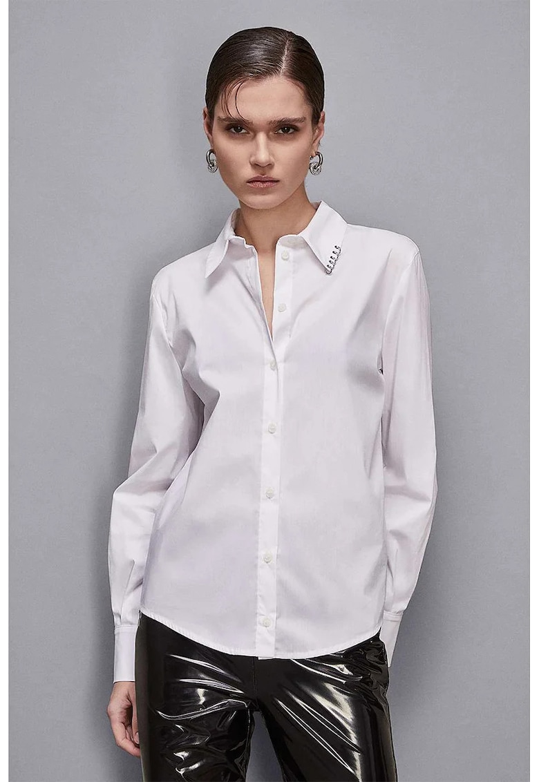 Cămașă regular cu detalii metalice la guler