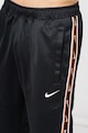 Nike Спортен панталон Repeat с контрастно лого Мъже