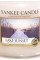 YANKEE CANDLE Lumanare parfumata in borcan mediu Lake Sunset Barbati