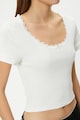 KOTON Bordázott crop póló csipkerészletekkel és masnival női